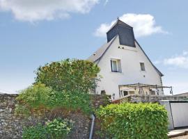 Amazing Home In Ladornac With Kitchen, Hotel in La Dornac