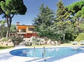 Lovely Apartment In Santa Cristina Daro With Outdoor Swimming Pool