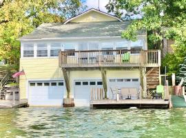 Lake Front Home Near Peek'n Peak, perehotell sihtkohas Findley Lake