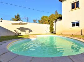 Stunning Home In Vauvert With 3 Bedrooms, Wifi And Outdoor Swimming Pool, vakantiehuis in Vauvert