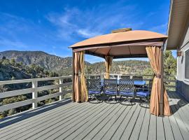 Luxe Escape with Decks, Mtn Views, Game Room!, hotel with parking in Frazier Park