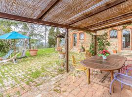 Nice Home In Greve In Chianti With House A Panoramic View, hotel con estacionamiento en Greve in Chianti
