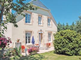 Gorgeous Home In Saint Jean-trolimon With Kitchen, hotel en Saint-Jean-Trolimon