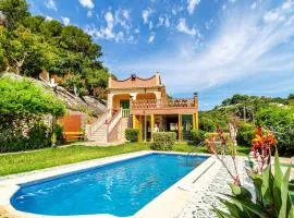 Nice Home In Nerja With 3 Bedrooms, Wifi And Outdoor Swimming Pool