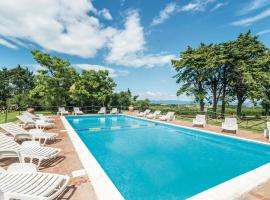 Awesome Apartment In Castiglione D,lago Pg With Outdoor Swimming Pool, atostogų būstas mieste Strada