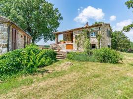 Beautiful Home In Roccalbegna With 5 Bedrooms And Wifi, παραθεριστική κατοικία σε Roccalbegna