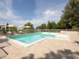 Beautiful Apartment In Pieve Di Santa Luce With 1 Bedrooms, Wifi And Outdoor Swimming Pool, apartamento en Pieve di Santa Luce