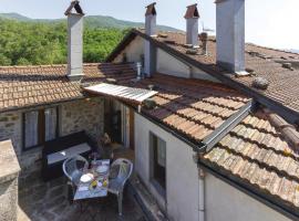 Lovely Apartment In Casoli Lu With Kitchen, vakantiewoning in Cocciglia