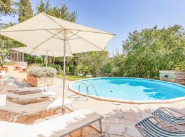 Awesome Home In Crespina Pi With Sauna, Wifi And Private Swimming Pool, hotel sa Crespina