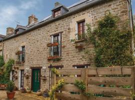 Beautiful Home In Plouer Sur Rance With 6 Bedrooms And Wifi, beach rental in La Rusais