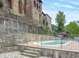 Amazing Home In Nicciano With Jacuzzi, hotel u gradu 'Piazza al Serchio'