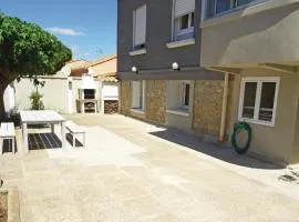 Cozy Apartment In Vinassan With Wifi