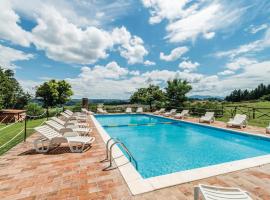 Stunning Apartment In Castiglione D,lago Pg With 2 Bedrooms, Wifi And Outdoor Swimming Pool, hotell i Strada