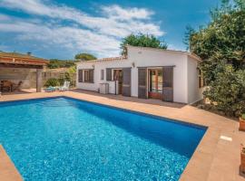 Stunning Home In Vidreres With 3 Bedrooms, Outdoor Swimming Pool And Swimming Pool, hotel in Vidreres