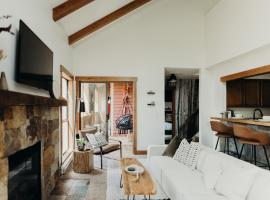 Prime Location | Luxurious condo | .4mi to Main St, Hotel in Breckenridge
