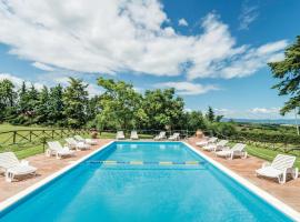 Awesome Apartment In Castiglione D,lago Pg With Outdoor Swimming Pool，Strada的度假住所