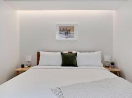 Modern Lifestyle Loft with View - Zuni Lofts, hotel en Denver