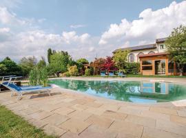 Stunning Apartment In Sacile -pd- With Swimming Pool, hótel með bílastæði í Sacile