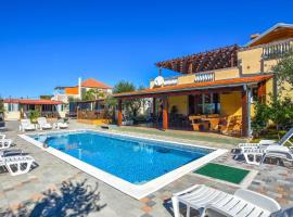 Apartments Flora, Hotel in Pakoštane