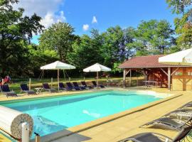 Luxury villa with heated pool and tennis court, vila v mestu Oradour-sur-Vayres