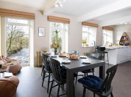 Mint Mill: New riverside apartment in historic mill, hôtel acceptant les animaux domestiques à Kendal