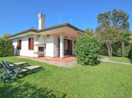 Awesome Home In Isola Albarella With Kitchen