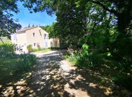 Maison La Beaume, hôtel acceptant les animaux domestiques à Buisson