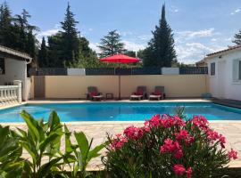 Au pont des Charettes - Villa piscine et SPA, villa a Uzès