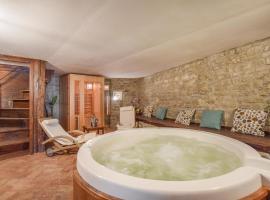 Romantic Home In Comano Ms With Sauna, hotel a Comano