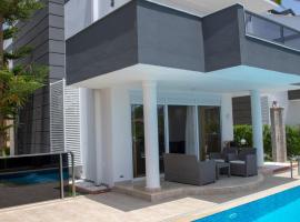 Sunrise hill villa with private pool, rental pantai di Side