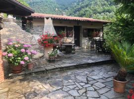 Ca' du Scogliü, charmant cottage en pleine nature sur la commune de Taggia，Argallo的有停車位的飯店