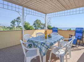 Amazing Apartment In Mascali ct With House Sea View, 3 žvaigždučių viešbutis mieste Ripostas