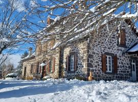 La Grange de Lily: Vic-sur-Cère şehrinde bir aile oteli