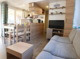 Mobil Home 8 personnes, къмпинг в Ле Мат