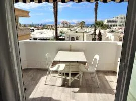 Sunset apartment with sea view and free WIFI in the heart of Las Americas