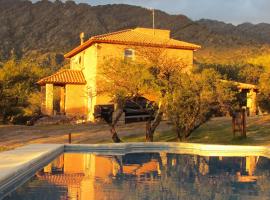 Cabañas de Montaña San Miguel, ξενοδοχείο σε Cortaderas