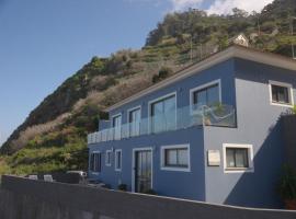Casa Azul - Ocean View, hotel en Porto Moniz