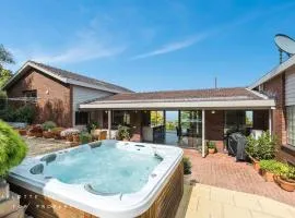 Hobart panoramic view with Spas