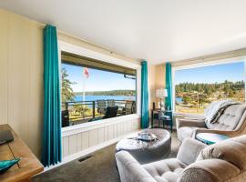 Three Eagles On Whidbey, villa in Freeland