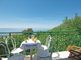 Beautiful Home In Gornje Tucepi With House Sea View, tradicionalna kućica u Tučepima