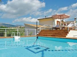Amazing Home In Campanet With 4 Bedrooms, Wifi And Outdoor Swimming Pool、カンパネの3つ星ホテル