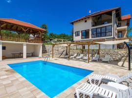 Amazing Apartment In Rakovica With Outdoor Swimming Pool, hotel with pools in Rakovica