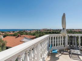 Beautiful Apartment In Betiga With House Sea View, apartamento em Barbariga