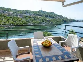 Nice Apartment In Ploce With 5 Bedrooms And Wifi