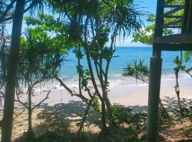 Jungle Hill Beach Bungalow: Ko Jum şehrinde bir otel