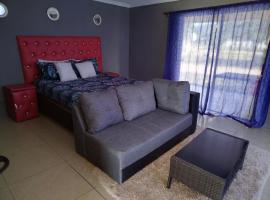 Moholoholo Lodge, hotel con estacionamiento en Acornhoek
