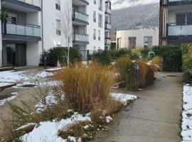 Chez' toi Gex, proche de Genève & stations de Ski, hotel con estacionamiento en Gex