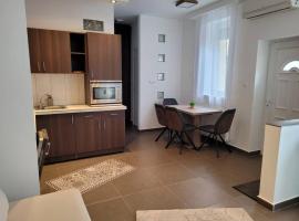 Lovely Apartment with free parking, cheap hotel in Kecskemét