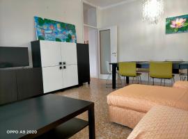 Appartamento La Ninfea, hotel with jacuzzis in Arona