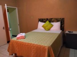 Unity Villa one bedroom apartment with, cable, park wifi,near beach, feriebolig i Montego Bay